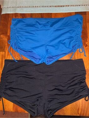 Beach House Ruched Athletic Swim Shorts in Blue and Black